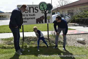 Hockey Hall of Famer Scott Niedermayer gets behind Oliver charity golf tournament – Vernon Morning Star - Vernon Morning Star