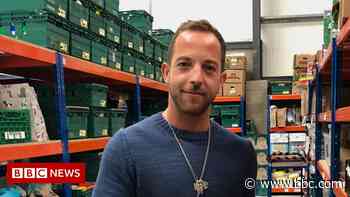 Singer James Morrison helps out at Stroud food bank - BBC