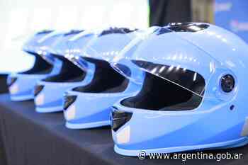 Capacitación y entrega de cascos para mil motociclistas de Lomas de Zamora - Argentina.gob.ar Presidencia de la Nación