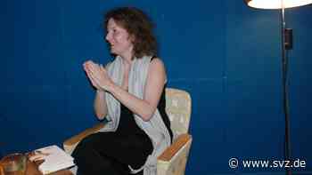 Stadtsalon Safari Wittenberge: Autorin Michaela Maria Müller eröffnet Veranstaltungssaison - svz – Schweriner Volkszeitung