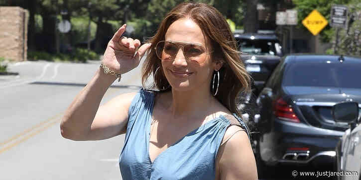 Jennifer Lopez Kicks Off Her Weekend With A Few Errands in LA