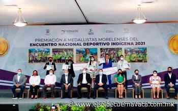 Deportistas reciben premios y reconocimientos del Gobierno - El Sol de Cuernavaca