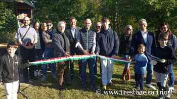 Taglio del nastro per il "BookPoint" Opera ideata dal 18enne Canovari - il Resto del Carlino