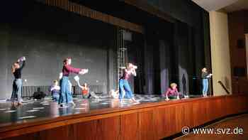 Mahnung gegen Krieg : Tanztheater Schwerin erinnert in Parchim an Anne Frank - svz – Schweriner Volkszeitung