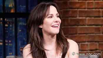 Watch Late Night with Seth Meyers Highlight: Mary-Louise Parker on Her Secret Pre-Show Ritual, Fake Blood and How I Learned to Drive - NBC