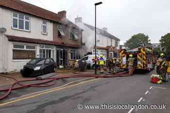 Deepdene Road Welling: Pictures from the scene after fire