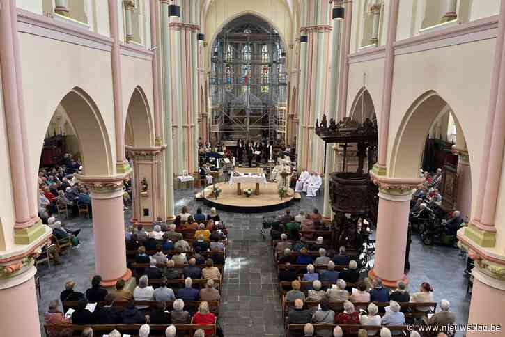 Kleurrijke Berlaarse kerk heropent na restauratie: “Na meer dan drie jaar ballingschap komen we weer thuis”
