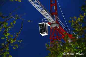 Müllsammler besetzt auch am Sonntagnachmittag weiter Baukran