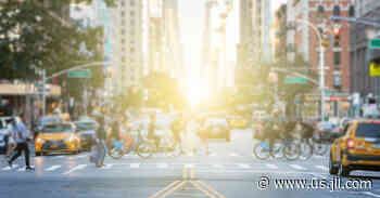 Retail Right Now | Manhattan's Plaza District sees retail leasing surge as office workers return - JLL