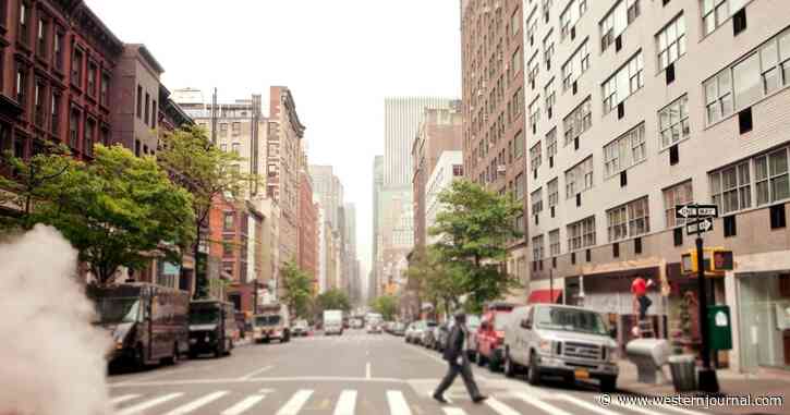 High-Profile NYC Stores Forced to Take Extreme Measures to Avoid Being Robbed in Broad Daylight
