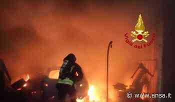 Incendio a Sestu, distrutte una betoniera e un'auto - Sardegna - Agenzia ANSA