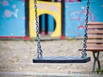 Dopo 37 anni i bimbi tornano a dondolarsi nella "città senza altalene"