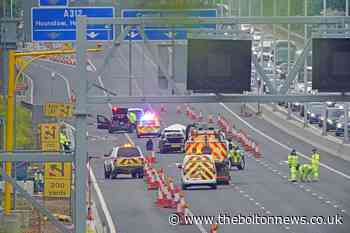 Three people in hospital as motorway crash causes long delays - The Bolton News