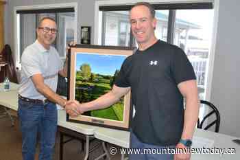Olds Golf Club superintendent gets 20-year service award - Mountain View TODAY