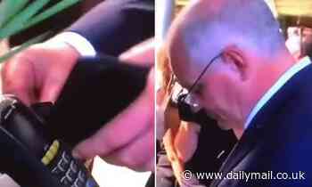 Hilarious moment Scott Morrison struggles to use an Eftpos machine - Daily Mail