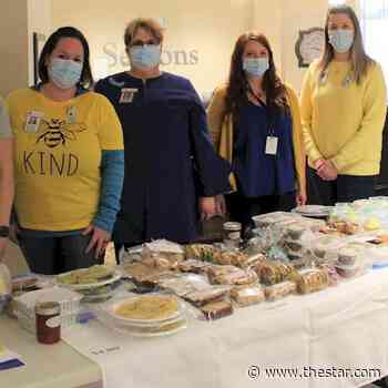 Clarington retirement home sells sunflower seeds for Ukraine - Toronto Star