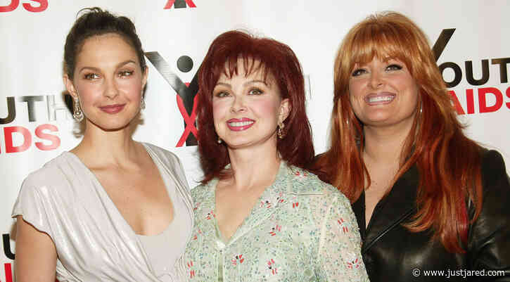 Ashley & Wynonna Judd Tearfully Accept Hall of Fame Induction for The Judds, One Day After Mom Naomi's Death