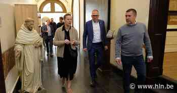 Minister bezoekt De Abdij: “Hopen op kandidatuur voor volgende Onroerend Erfgoedprijs” - Het Laatste Nieuws
