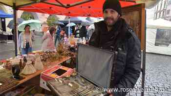 Antiquitäten, Raritäten und viel Kurioses: Diese Schätze verstecken sich auf dem Rosenheimer Antikmarkt 