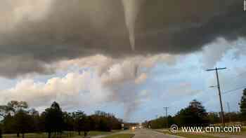 Video shows powerful tornado hit Kansas