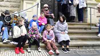 Ukraine-Krieg: Warte-Schande am Sozialamt in Dresden - BILD