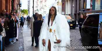 Naomi Campbell: un ángel blanco en el funeral de André Leon Talley - Harpers Bazaar