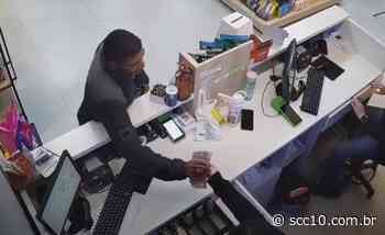 Homem é flagrado assaltando farmácia em Imbituba; veja imagens - SCC10