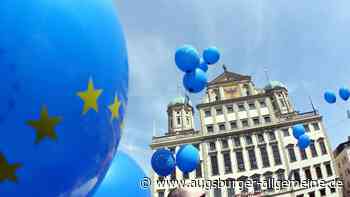 Augsburger feiern den Europa-Tag am Königsplatz
