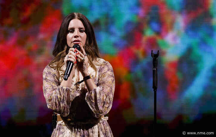 Watch Lana Del Rey make surprise appearance at Stagecoach Festival