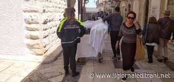 Primo maggio a Trani, fra bancarelle e parcheggi Polizia locale ancora in azione - ilgiornaleditrani - Radio Bombo