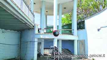 Modena, rifiuti e bivacchi Benfra, da 20 anni un monumento al degrado in città - La Gazzetta di Modena