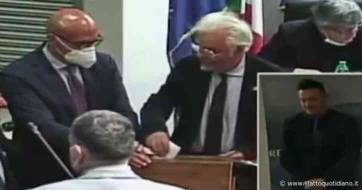 Basilicata, il microfono resta acceso: registrata la frase sessista del consigliere Leone (FdI). Pd e Articolo Uno: “Inaccettabile, si dimetta”