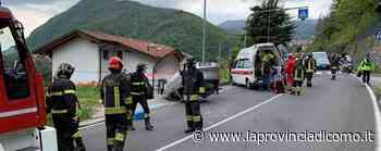 Asso, auto si ribalta L'intervento dell'elicottero - La Provincia di Como