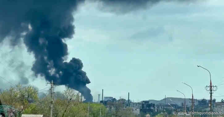 Guerra Russia-Ucraina, incendio e colonna di fumo nero dall’acciaieria Azovstal di Mariupol – Video