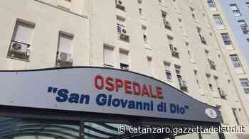 Crotone, l'ambulanza arriva in ritardo e al Pronto Soccorso nessuno la visita. Morta una 79enne - Gazzetta del Sud - Edizione Catanzaro, Crotone, Vibo