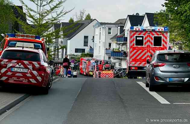 FW-GL: Feuer zerstört Wohnung in Mehrfamilienhaus im Stadtteil Moitzfeld von Bergisch Gladbach