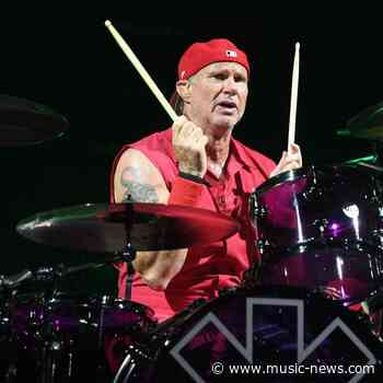 Red Hot Chili Peppers pay tribute to Taylor Hawkins at Jazz Fest