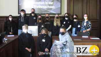 Peiner Schüler im Gericht und am Pumpwerk