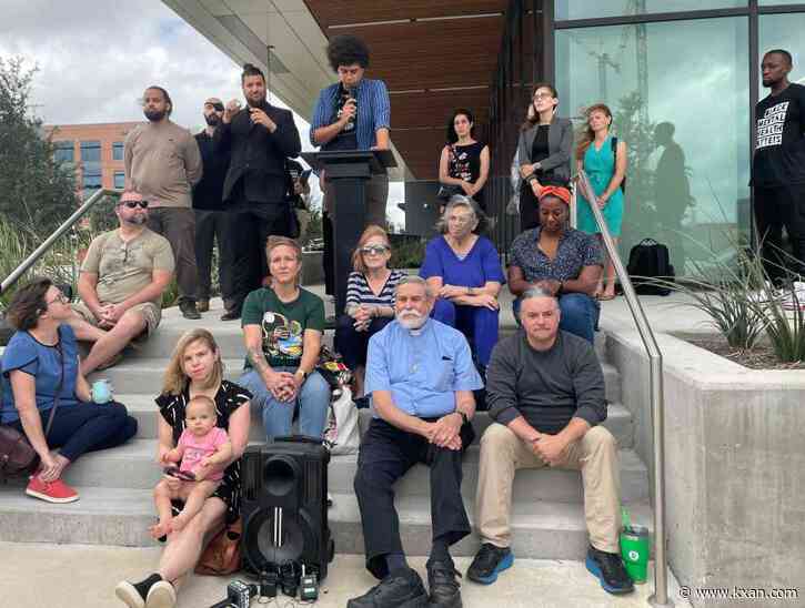 As contract negotiations for Austin Police continue, Austin Justice Coalition calls for more transparency