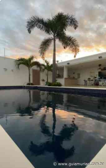 Vende-se: belíssima casa em Itaperuna com 4 quartos e 4 vagas de garagem - Guia Muriaé