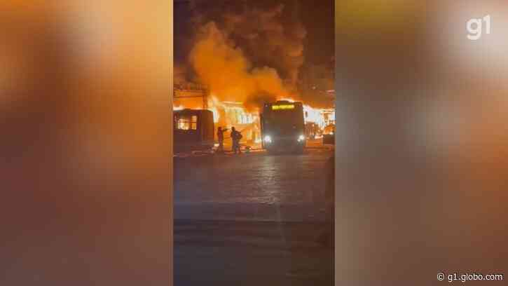 Incêndio destrói 8 ônibus em Itaperuna; VÍDEO - Globo