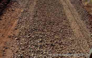 Secretaria de Infraestrutura realiza britagem em estradas em Faxinal dos Guedes - Oeste Mais