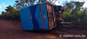 Flota en la que se transportaban a integrantes del Coro y Orquesta de San Ignacio de Velasco volcó en plena carretera - EL DEBER