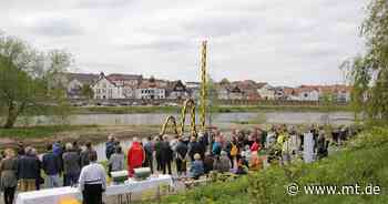 100 Besucher an der Weser: Die Pegelschlange ist offiziell eingeweiht - Mindener Tageblatt
