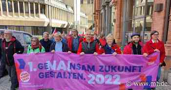 „Das ist unser Tag“: 300 Menschen bei Maikundgebung in Mindener Innenstadt - Mindener Tageblatt