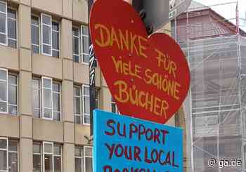 Maibaum mit Wegweisern: Rührender Abschied von der Buchhandlung Goethe+Schweitzer - General-Anzeiger Bonn