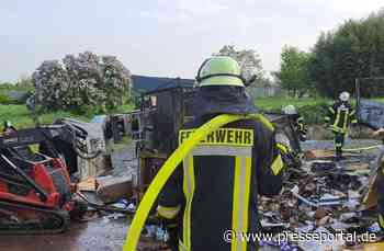 FW Königswinter: LKW brennt auf Betriebsgelände