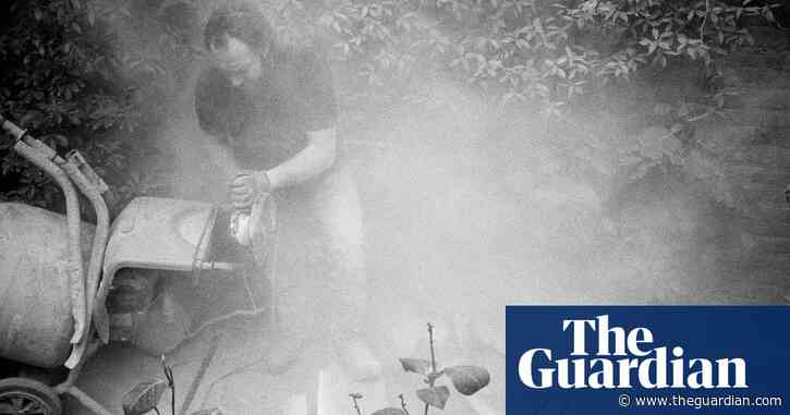 ‘You get filthy’ – the photographer who shoots sweaty workmen in building sites