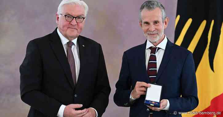 Ulrich Matthes mit Verdienstkreuz geehrt