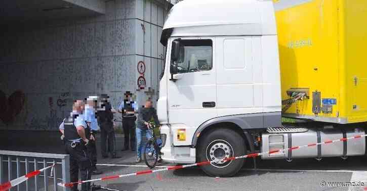 Mannheim-Waldhof:  Radfahrer von Sattelzug überrollt